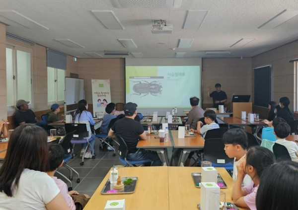 가족과 함께하는 문화체험 “곤충 표본 디오라마 만들기” 프로그램
