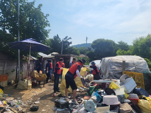 홍천군 애홍회, 취약계층 집 청소봉사 실시