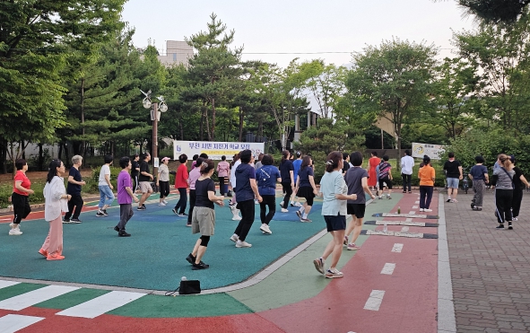 오정대공원 야간건강체조교실 프로그램 운영 모습